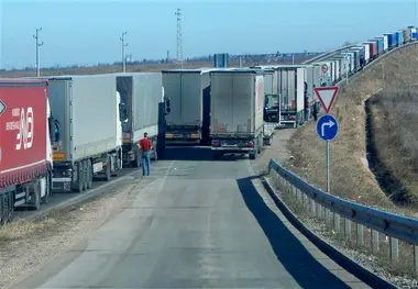 ادامه توقف کامیون‌های ایرانی در مرز بلغارستان+ بیانیه سفارت