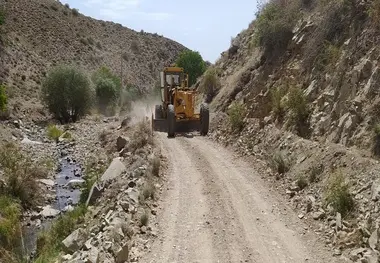 پایان عملیات تیغ زنی راه های روستایی به مسافت ۱۲۰ کیلومتر در زرند کرمان 