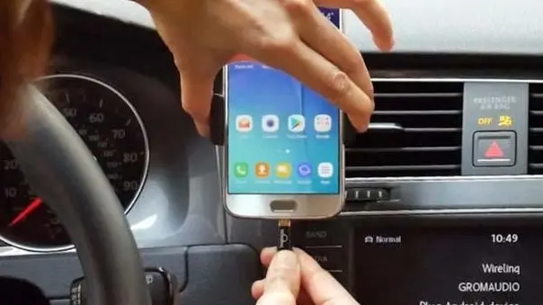 مکالمه با تلفن همراه حین رانندگی برابر با بروز فاجعه است