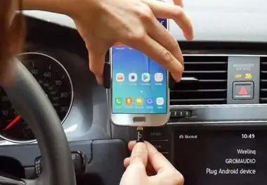 مکالمه با تلفن همراه حین رانندگی برابر با بروز فاجعه است