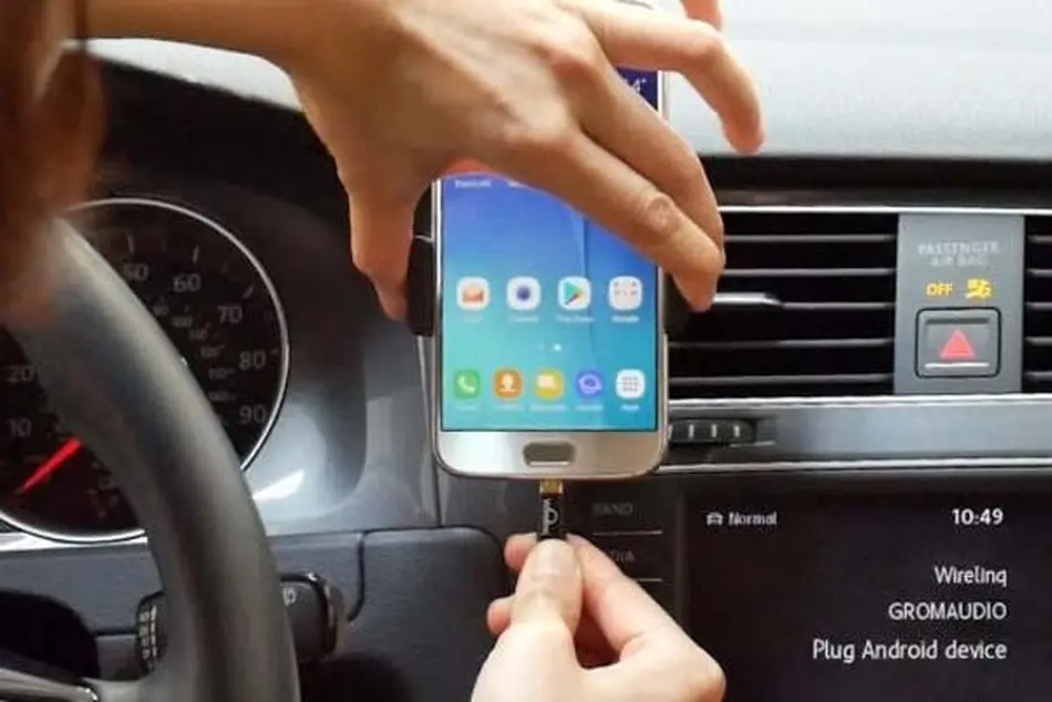 مکالمه با تلفن همراه حین رانندگی برابر با بروز فاجعه است