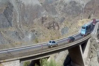 پل جاده نظامی سمنان در مسیر تکمیل