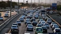 انجام عملیات خط کشی در اتوبان کرج - قزوین / رانندگان با احتیاط برانند