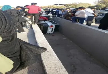 واژگونی پراید در کانال بزرگراه امام رضا(ع) در کرمان