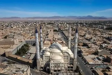 همتی: مناطق آزاد باید به مرکز صادرات و سرمایه گذاری تبدیل شوند