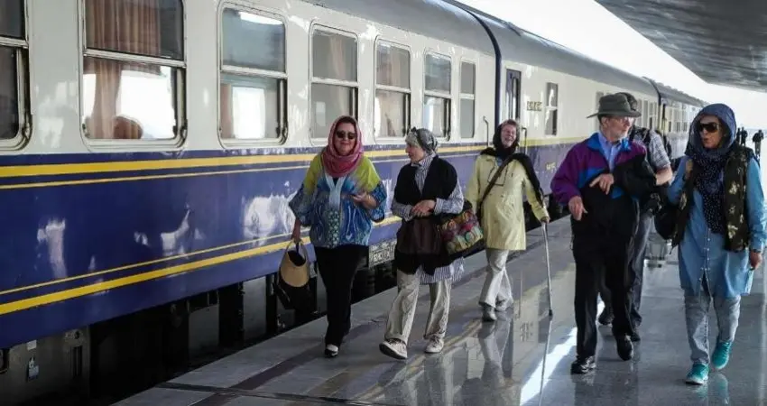  گشت‌و‌گذار گردشگران سوئیسی در ایران با قطارهای رجا 