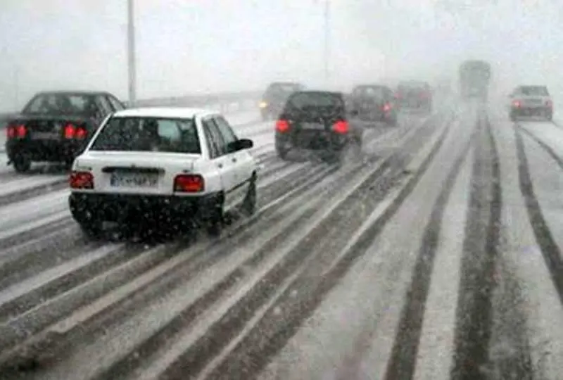 بارش برف در محورهای استان های کرمان و گلستان
