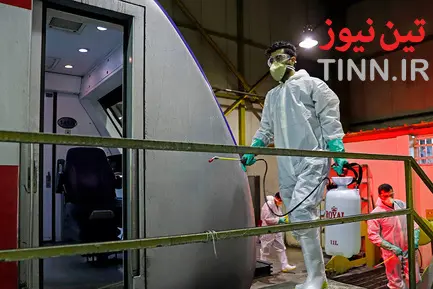 ضدعفونی کردن واگن‌های متروی تهران