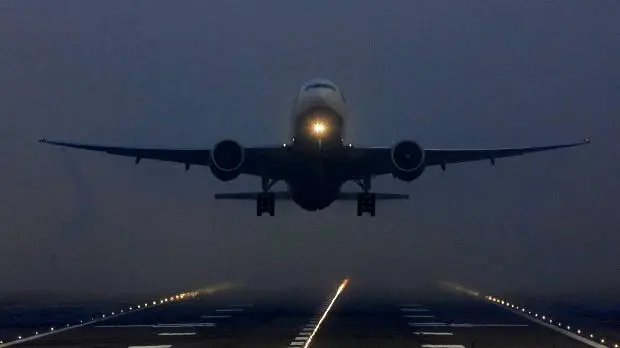 کاهش دید افقی پروازهای فرودگاه مشهد را لغو کرد