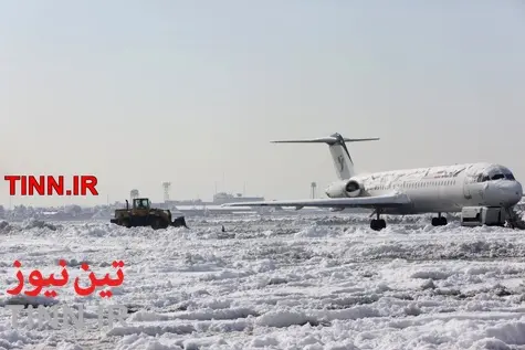(تصاویر) روز دوم برف‌روبی و آماده‌سازی باند فرودگاه مهرآباد 