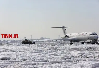 (تصاویر) روز دوم برف‌روبی و آماده‌سازی باند فرودگاه مهرآباد 