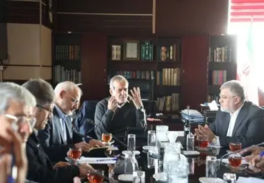 پزشکیان به استانداری تهران رفت/ تأکید بر توسعه شبکه ریلی استان تهران 