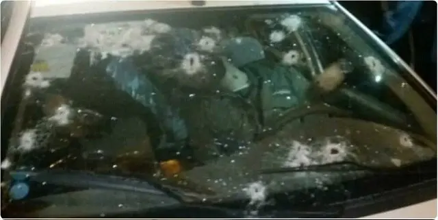 حمله به خودروی نیروی انتظامی در سربندر + عکس