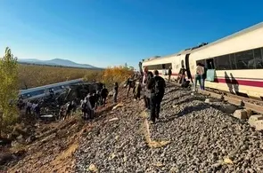 برخورد ۲ قطار در جنوب اسپانیا؛ دست‌کم ۱۰ نفر کشته شدند
