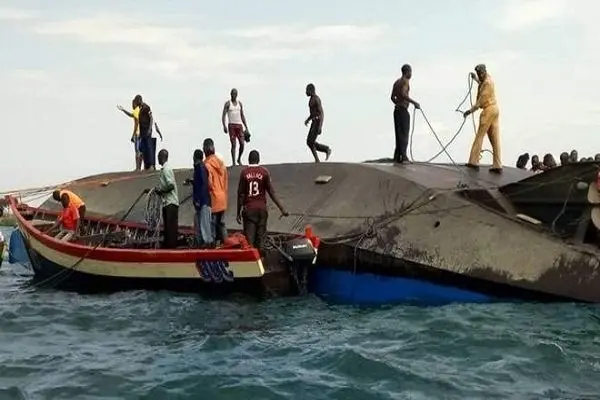 40 کشته در اثر واژگونی کشتی در تانزانیا 
