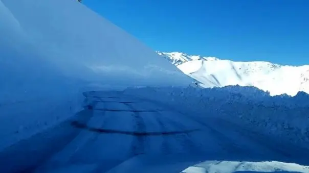 برف‌ روبی گردنه ژالانه در محور سرو آباد پاوه