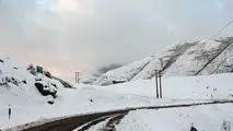 سطح جاده‌های زنجان خیس و لغزنده است 