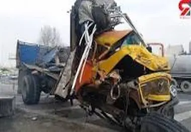 واژگونی یک دستگاه کامیون بنز 