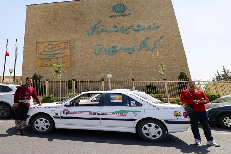 "هنر برای صلح و دوستی" شعار هنرمند بجنوردی برای سفر به 12 کشور جهان