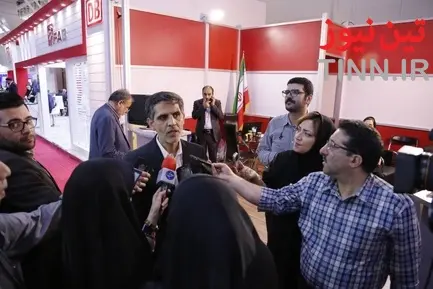 سعید محمدزاده در غرفه تین