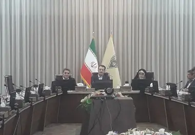 اقتصاد مقاومتی را با راه‌آهن می‌نویسم و با قطار می‌کشم