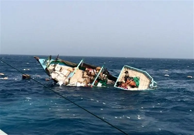 تمامی خدمه لنج باری حادثه دیده در خلیج فارس نجات یافتند 