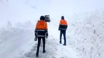 امدادرسانی هلال احمر به ۲۵۱ مسافر نوروزی گرفتار در برف و کولاک جاده های زنجان