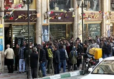  بازگشت صف دلار سهمیه‌ای به بازار ارز+فیلم