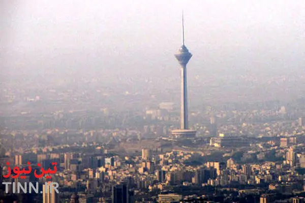 فرود هواپیما در میان دود و آلودگی هوا