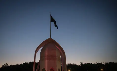 تصب پرچم یا حسین