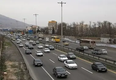 ترافیک در آزادراه قزوین-تهران و محور شهریار-تهران/تردد روان در جاده های شمال