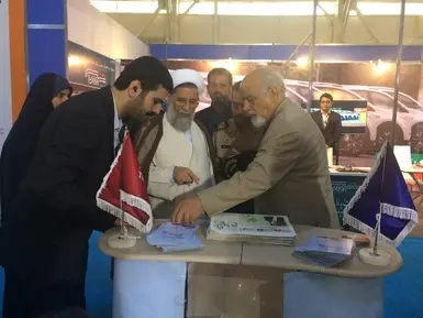 بازدید حجت الاسلام حسنی ،نماینده ولی فقیه در ارتش جمهوری اسلامی ایران از غرفه‌ی تین‌نیوز