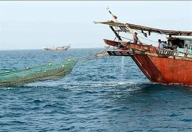 هشدار تردد به شناورهای سبک و صیادی در تنگه هرمز و خلیج فارس