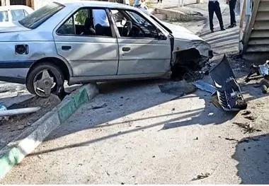 تصادف خودرو در مشهد ۳ مصدوم و یک محبوس بر جا گذاشت