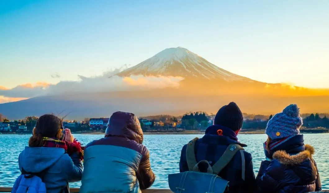 NEW RECORD NUMBER OF TOURISTS IN JAPAN