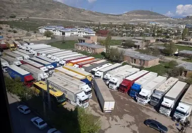 عواقب بسته بودن مرز ترکیه؛ تعطیلی شرکت‌های حمل و نقلی و زیان شدید رانندگان
