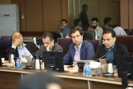 نشست وزیر راه  و مدیرعامل راه آهن  با مدیران ریلی