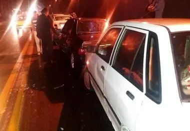 11 مصدوم و 2 فوتی در تصادف زنجیره‌ای اتوبان ساوه تهران

