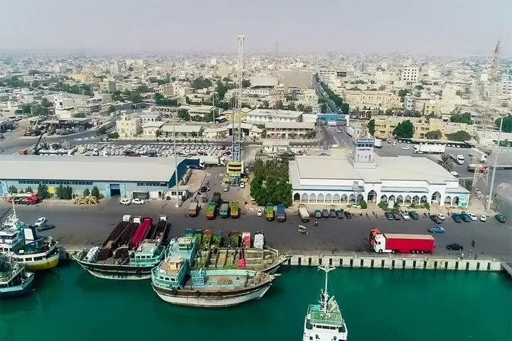تأکید بر توسعه زیرساخت‌ های حمل‌ ونقل دریایی در بندر لنگه