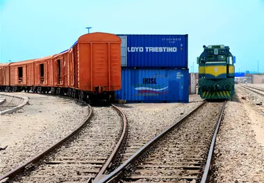 نخستین محموله ترانزیتی کود اوره از راه آهن رشت به ترکیه اعزام شد
