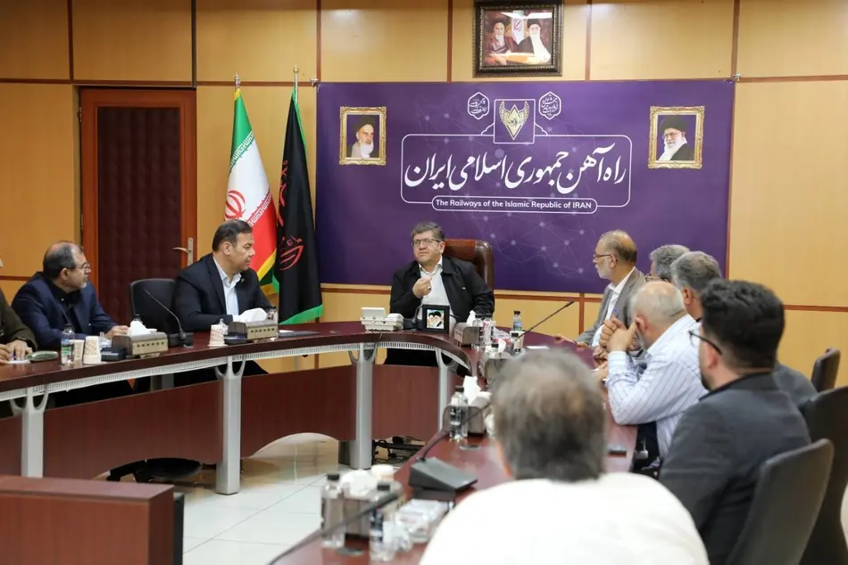 دعوت مدیرعامل راه آهن از سرمایه گذاران برای توسعه دهکده های گردشگری ریلی