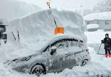 گرفتار شدن صدها خودرو در برف و بورانِ ژاپن
