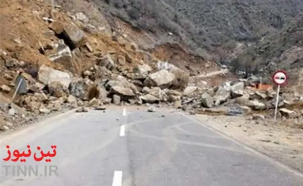 محور بروجرد - بیرانشهر به دلیل ریزش کوه مسدود شد