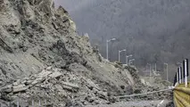 ریزش کوه محور درام به نوکیان در شهرستان طارم را مسدود کرد
