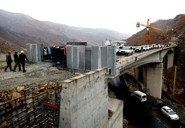 آغاز عملیات اجرایی سه طرح راهسازی با حضور وزیر راه در چالوس/ تامین اعتبار ۶۰ میلیارد ریالی پروژه‌ها 
