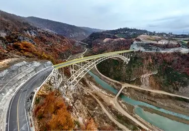 پل زیرقوسی ۲۸۱ متری سد گلورد افتتاح شد
