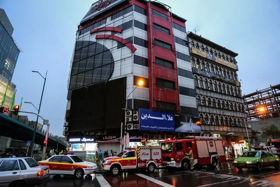 آتشسوزی در پاساژ علاءالدین تهران مهار شد