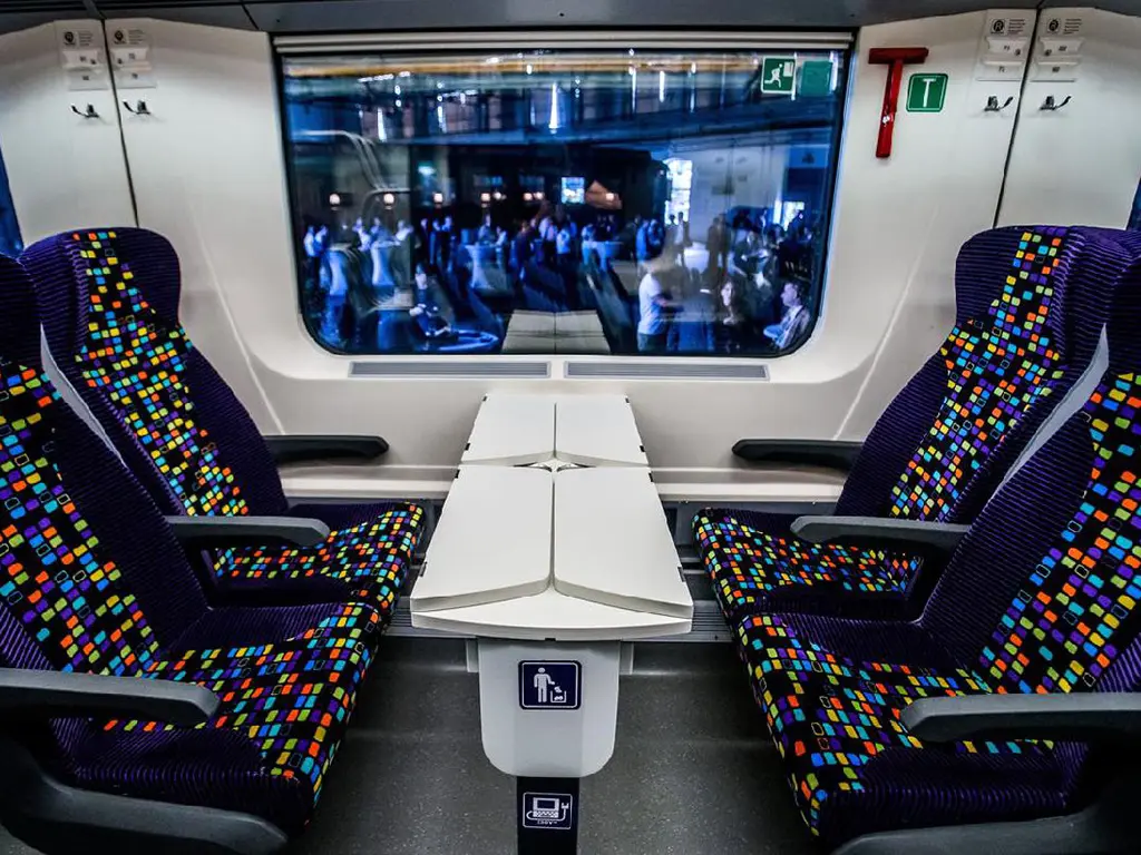 MÁV begins manufacturing coaches for international services