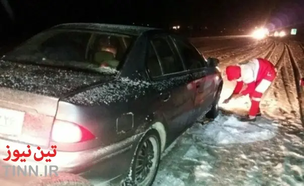 ۲۰۰ نفر در برف و کولاک محورهای گلستان امدادرسانی شدند