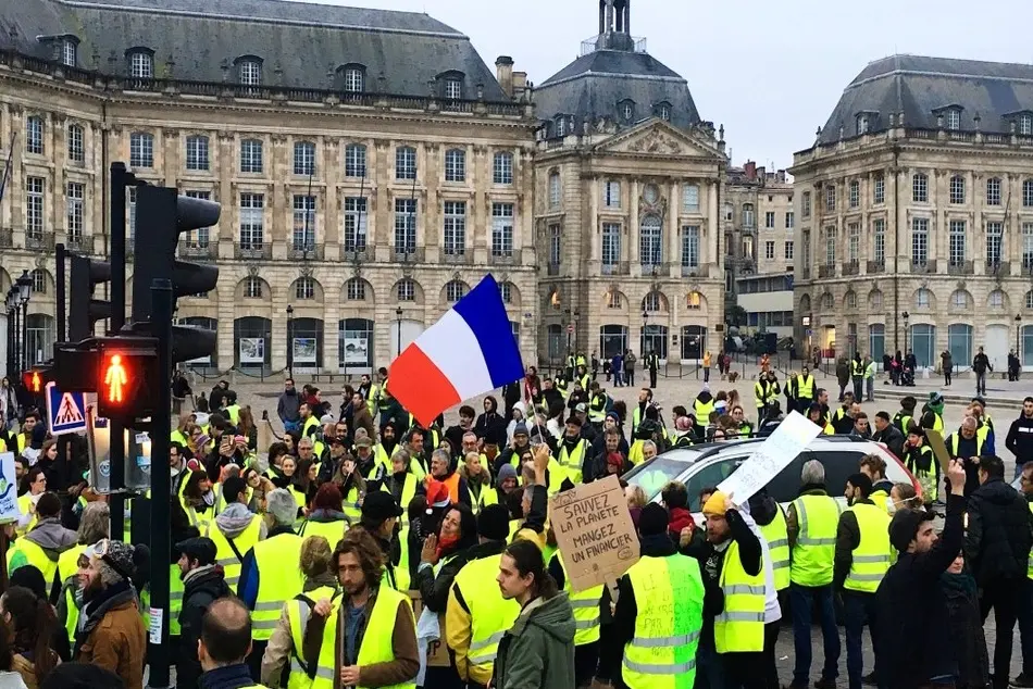 YELLOW VESTS CONTINUE TO UNDERMINE TOURISM IN FRANCE